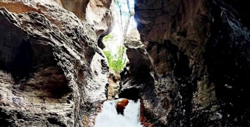 La Leona Waterfall & Tubing (Curubandé)